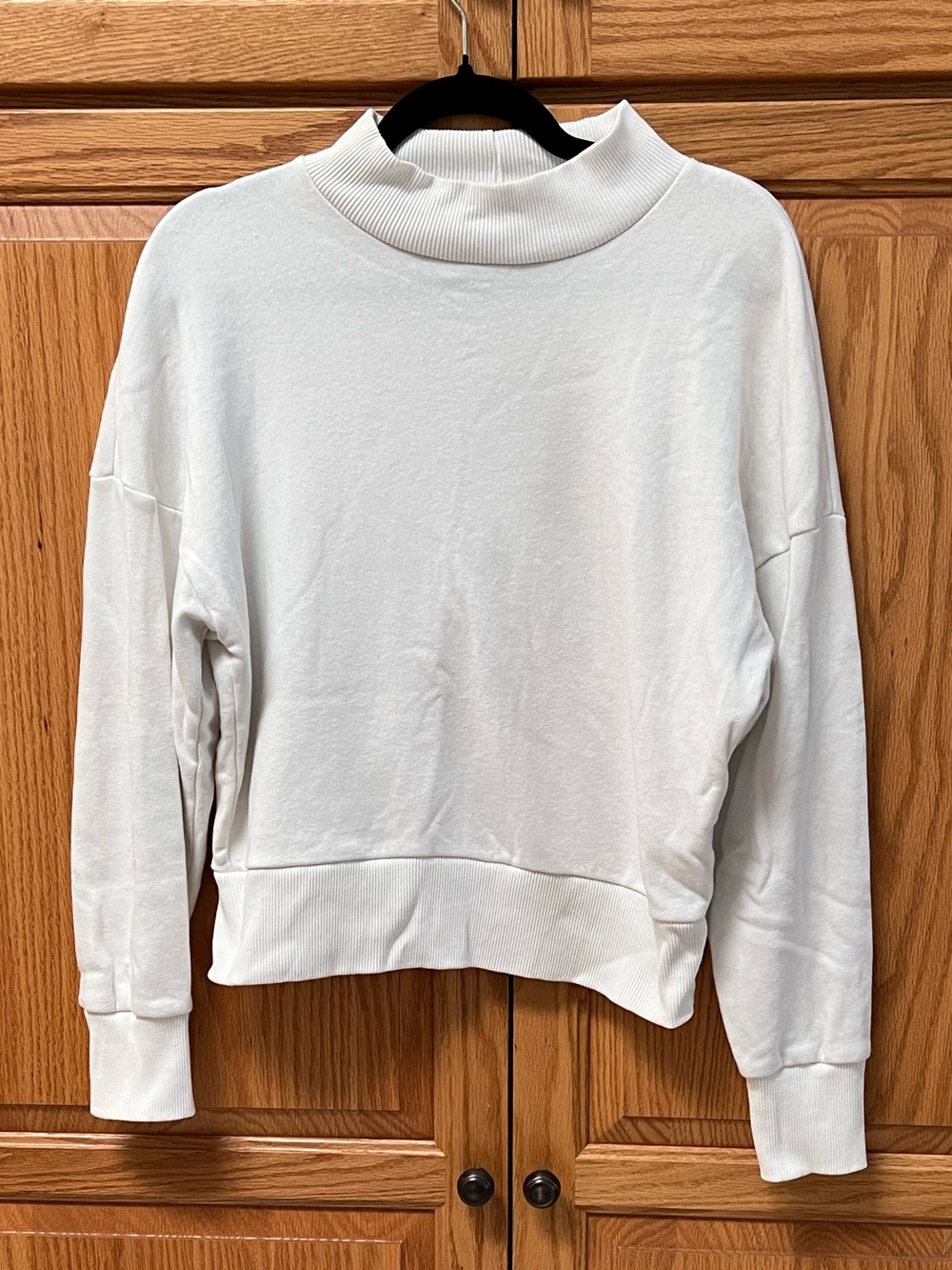 American Eagle Outfitters Off-White Mock Neck Sweatshirt, GUC, Size M